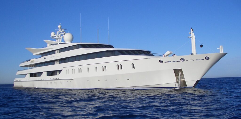 Used Yachts Online, YACHT AT SEA