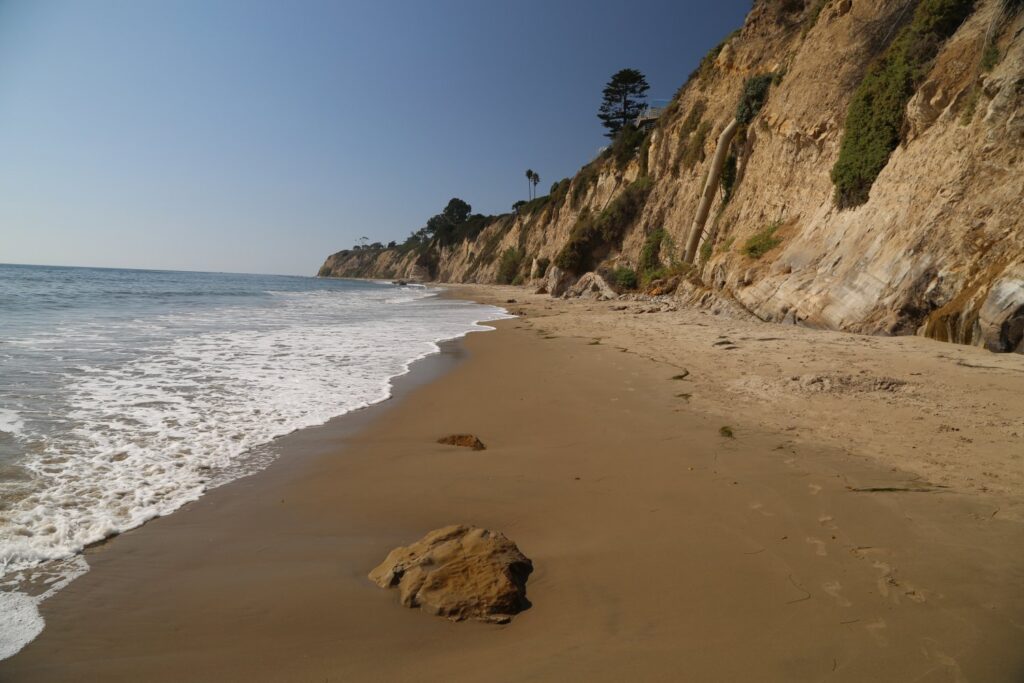 california beaches online, cliffside by the ocean breach