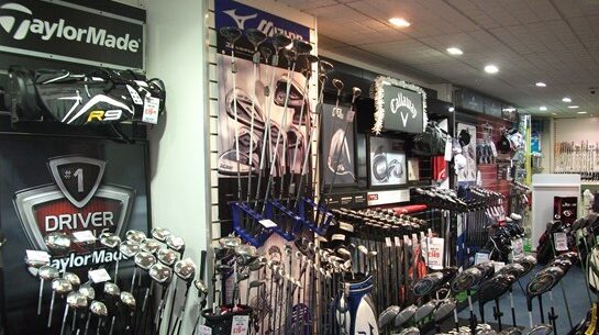 discount golf shops, inside golf shop with golf clubs and clothing on sale